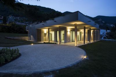 Francesconi Architectural Light for the water sporting center of Sarnico